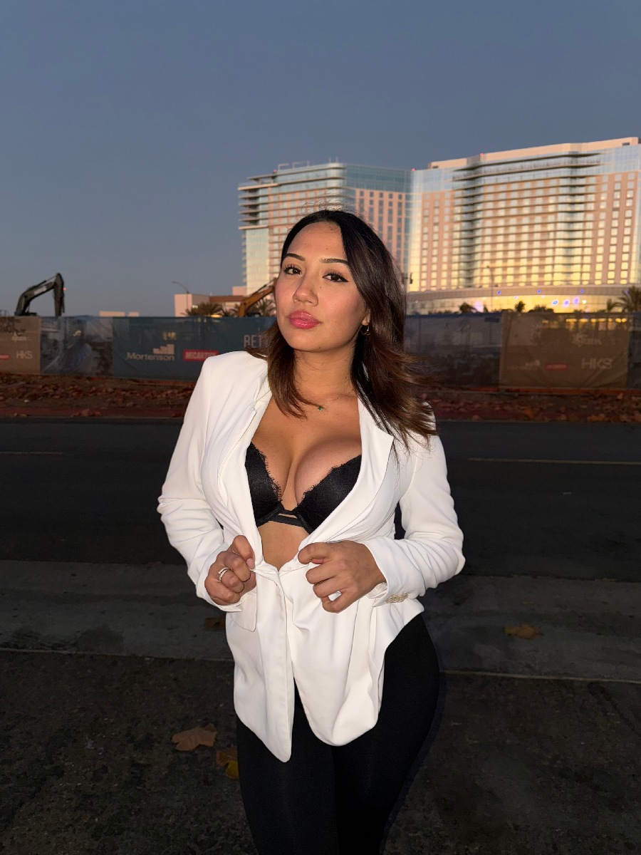 Take a pause and enjoy Ali Cruz — streaming from Linzhou