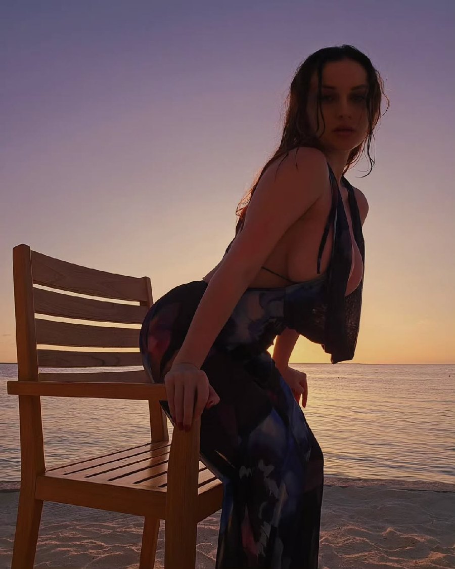 Sexy girl Miranda Faith nude in Linzhou