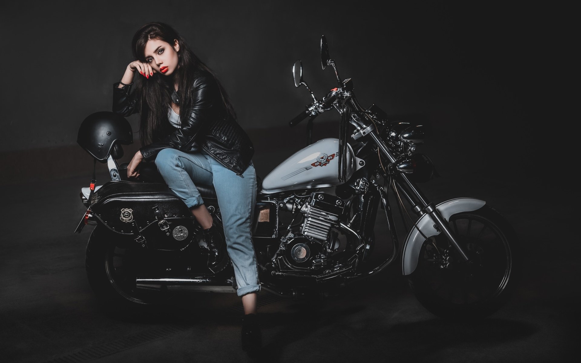 Biker girls: style and drive in Linzhou