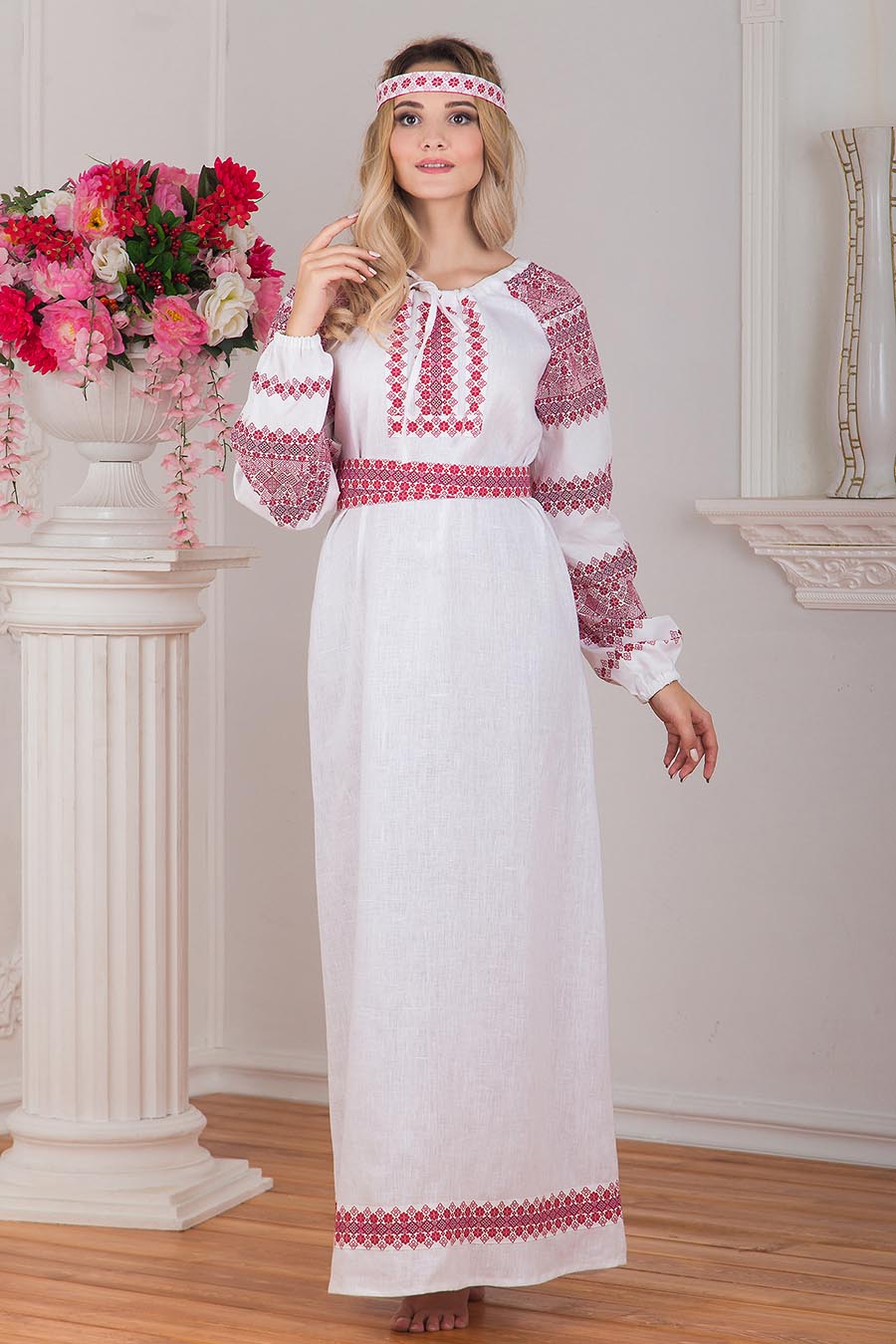 Women in Slavic costumes in Linzhou