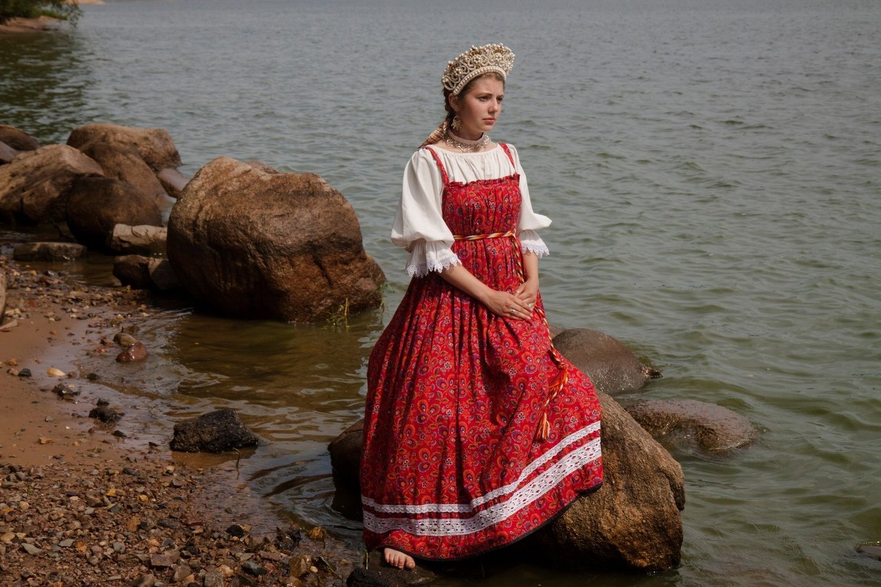 Women in Slavic costumes in Linzhou