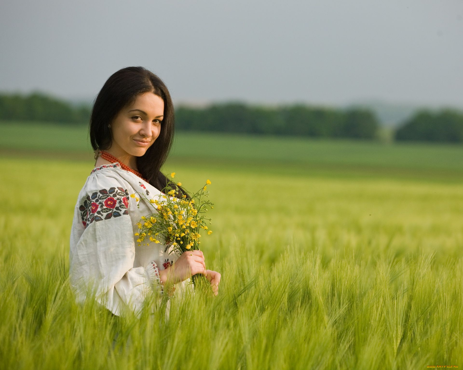 Women in Slavic costumes in Linzhou