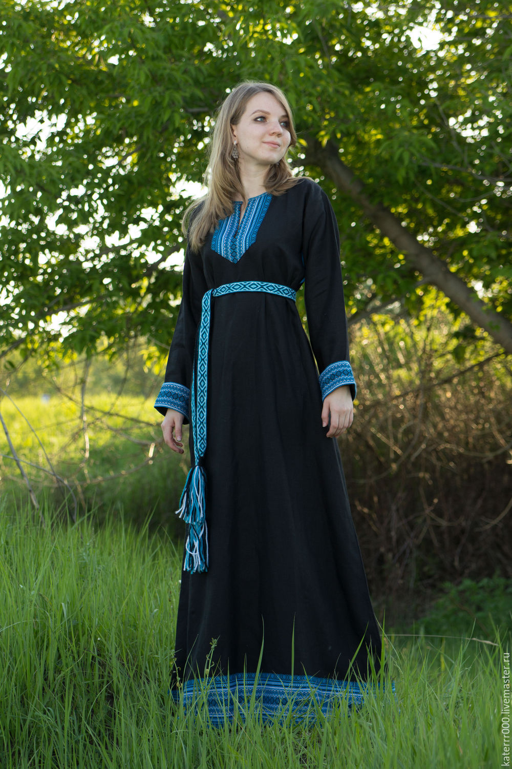 Women in Slavic costumes in Linzhou