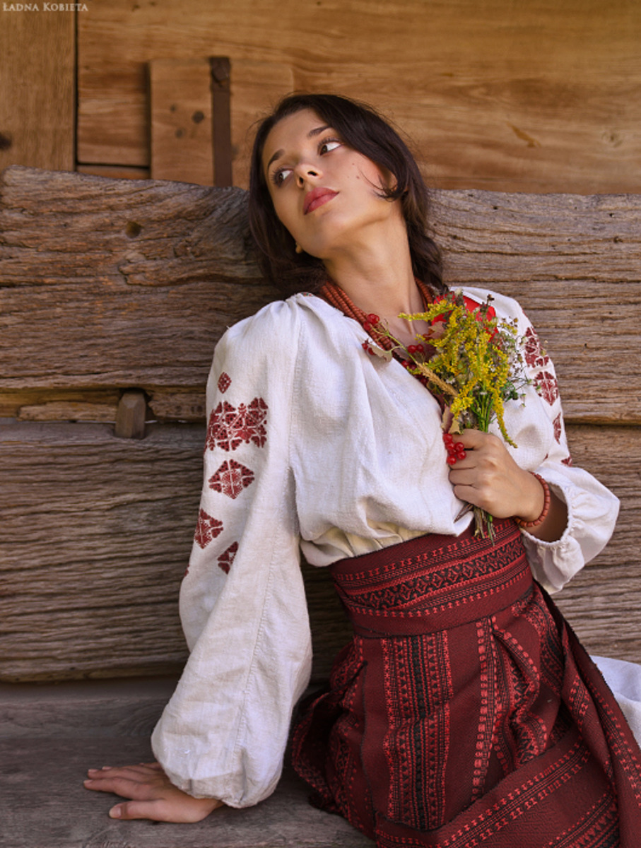 Girls in Slavic costumes in Linzhou