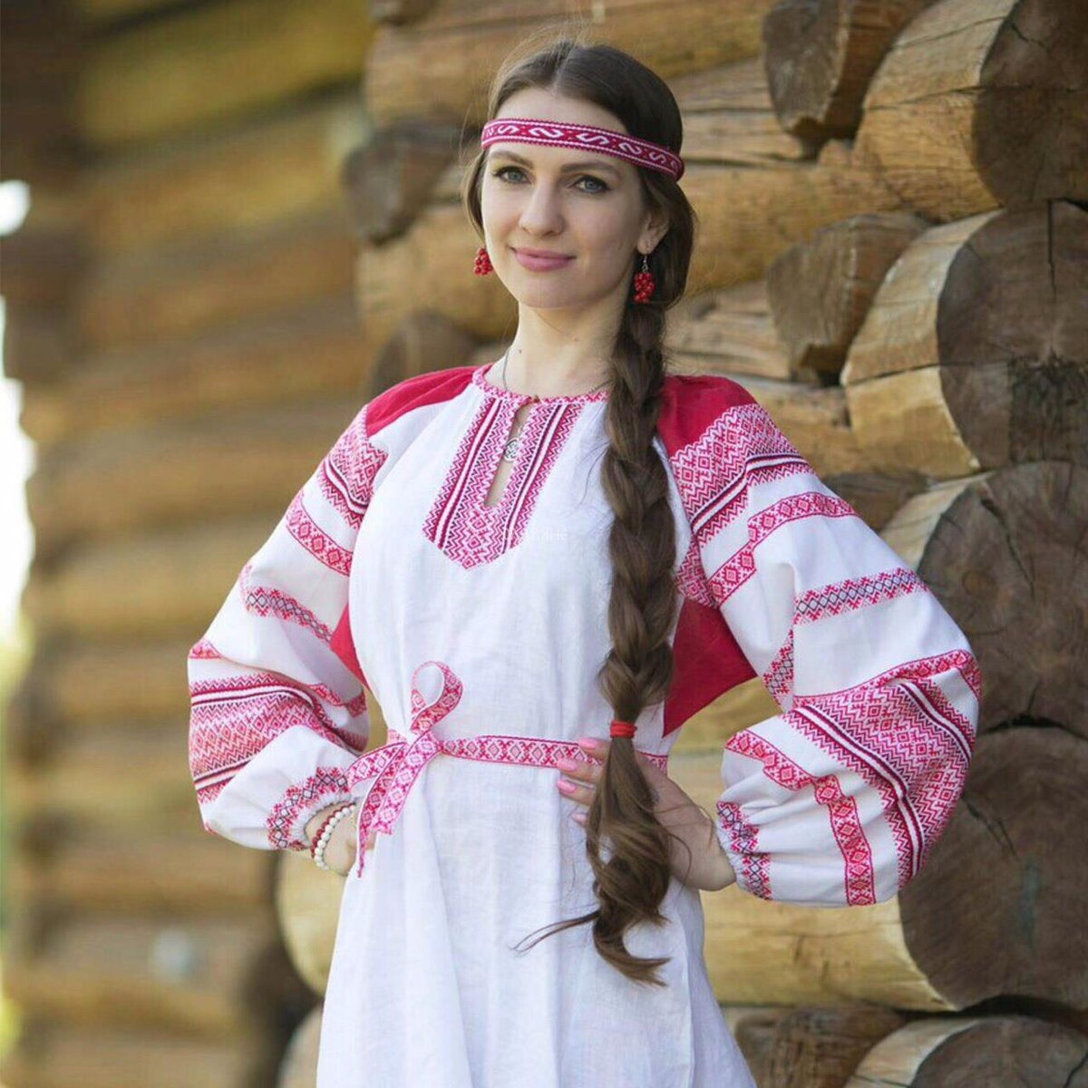 Girls in Slavic costumes in Linzhou