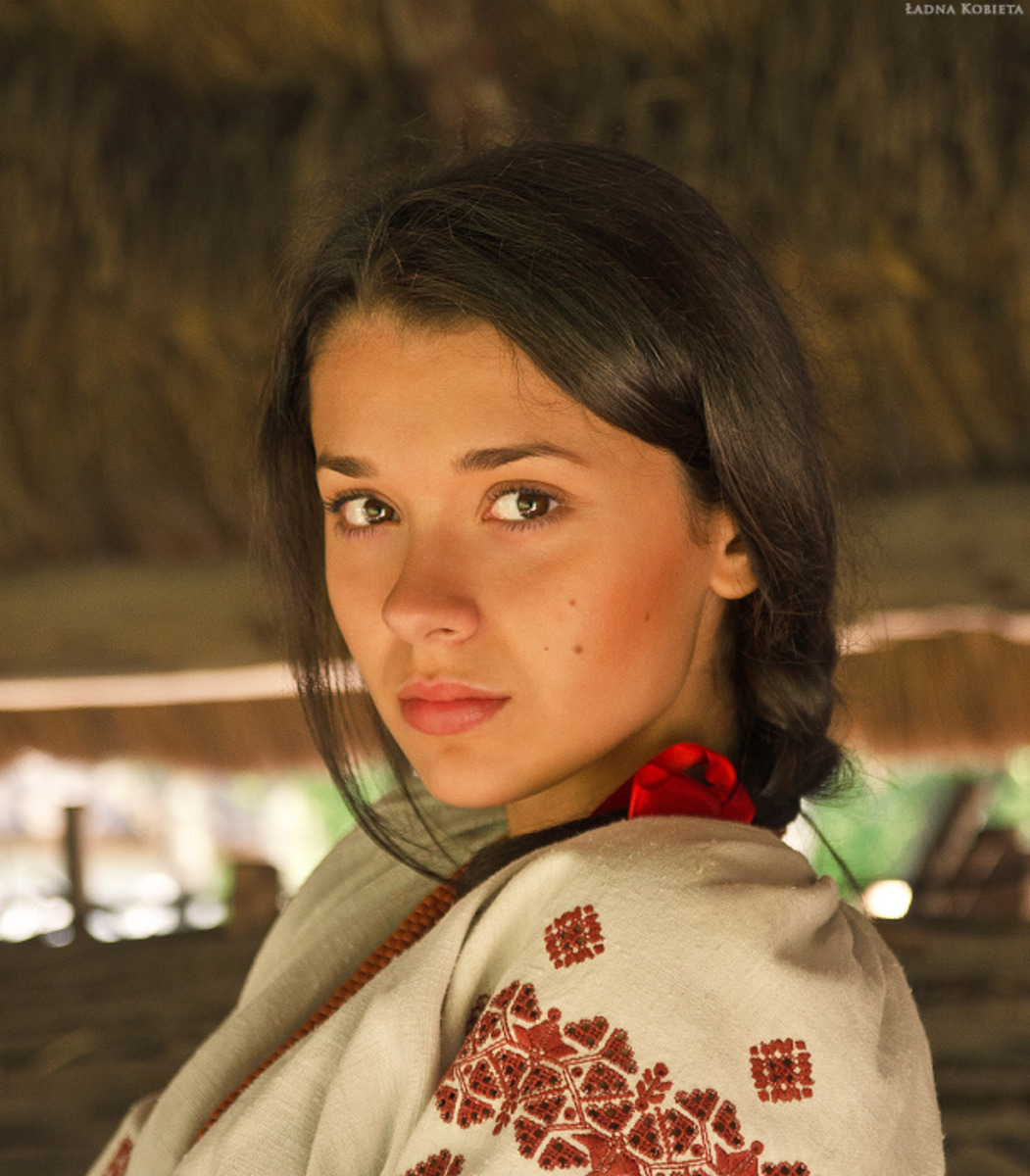 Girls in Slavic costumes in Linzhou