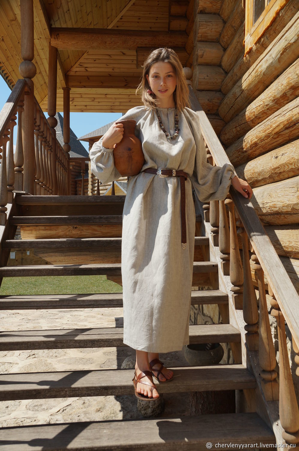 Girls in Slavic costumes in Linzhou