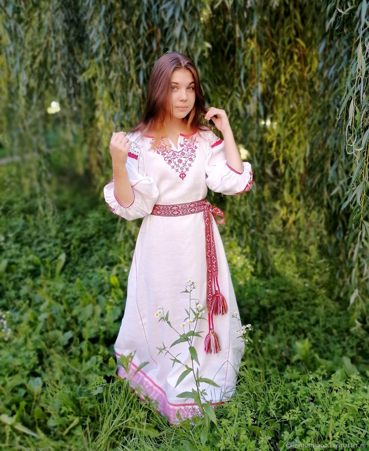 Girl Girls in Slavic costumes in Linzhou